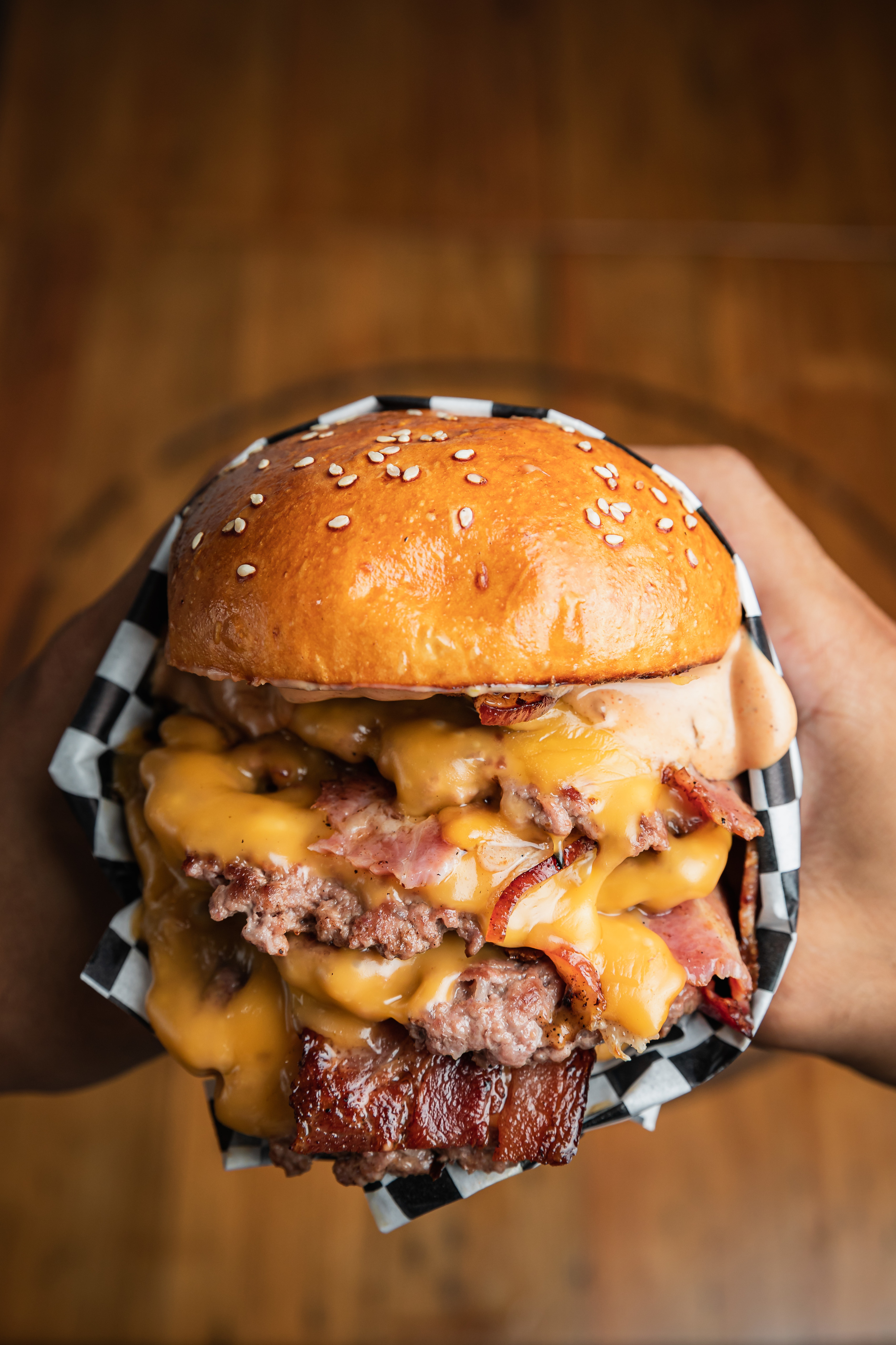 Quer ganhar 500€? Só tem de conseguir comer “o maior hambúrguer de Portugal” em menos de uma hora