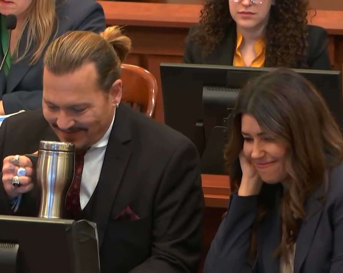 Afinal, há ou não há amor? Tudo sobre a alegada paixão entre Depp e a advogada Camille Vasquez 