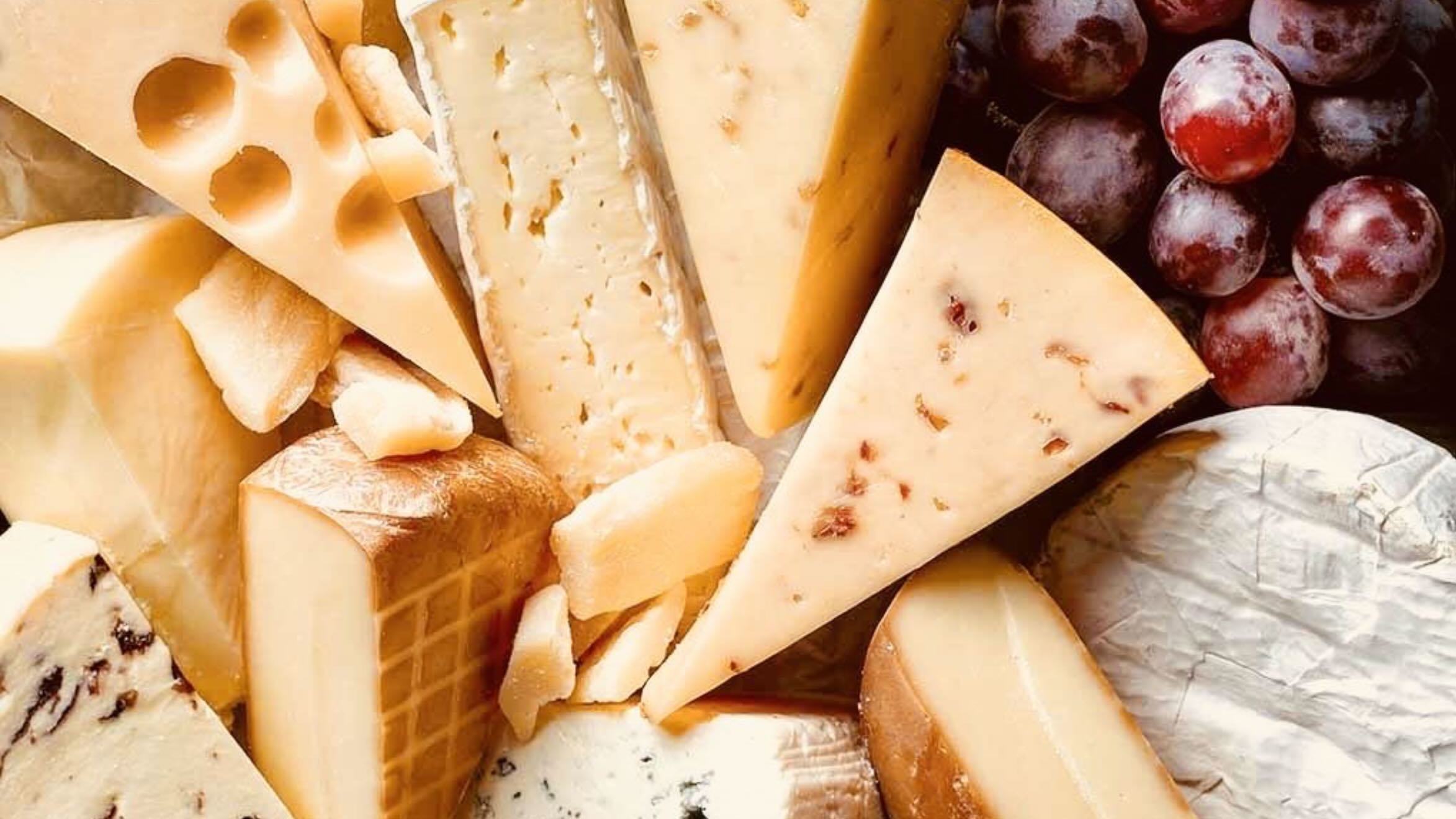 Bosque. Há um novo spot em Cascais para picar tábuas de queijo, beber sangria e ver o mar