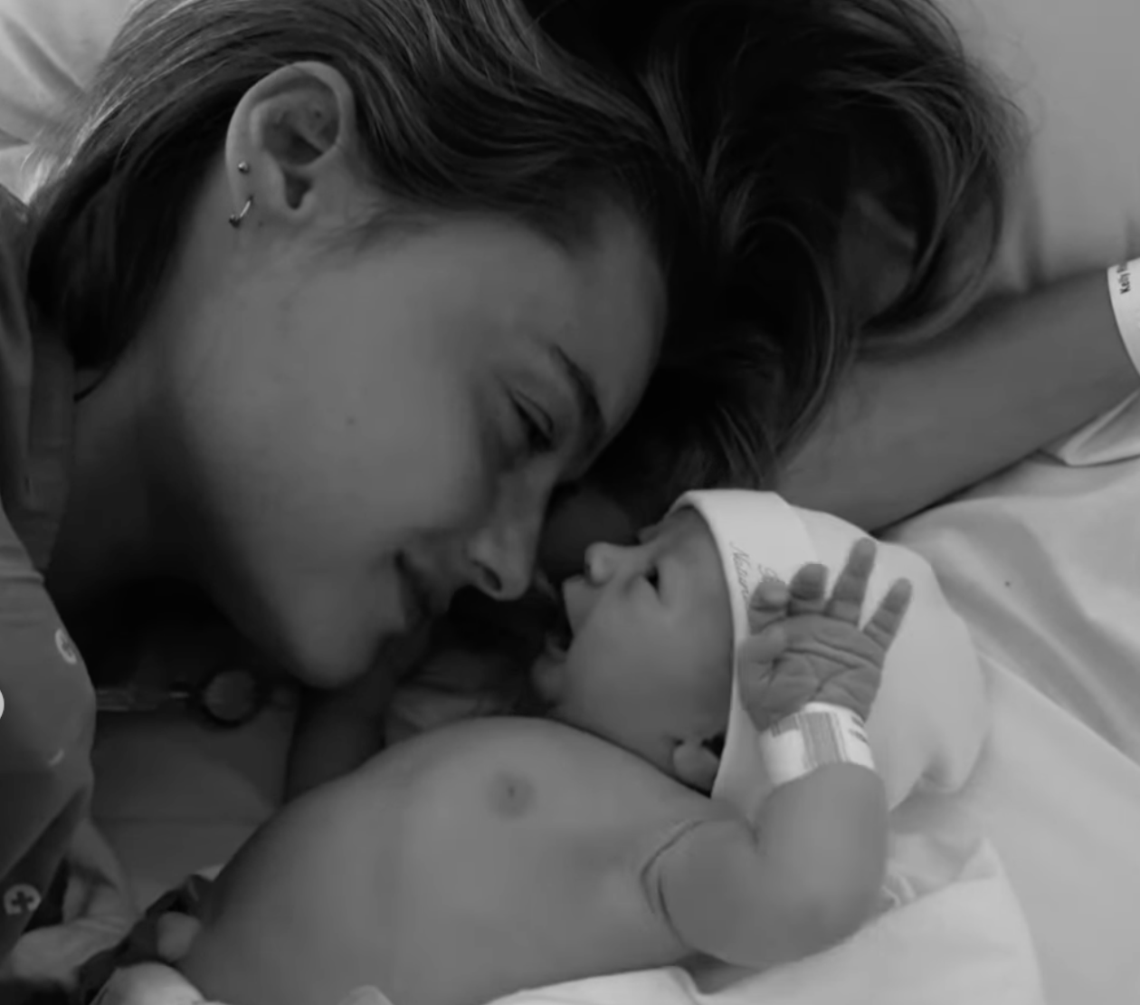 De Cristina Ferreira a João Félix. Estão todos rendidos ao nascimento do bebé de Lourenço Ortigão e Kelly Bailey