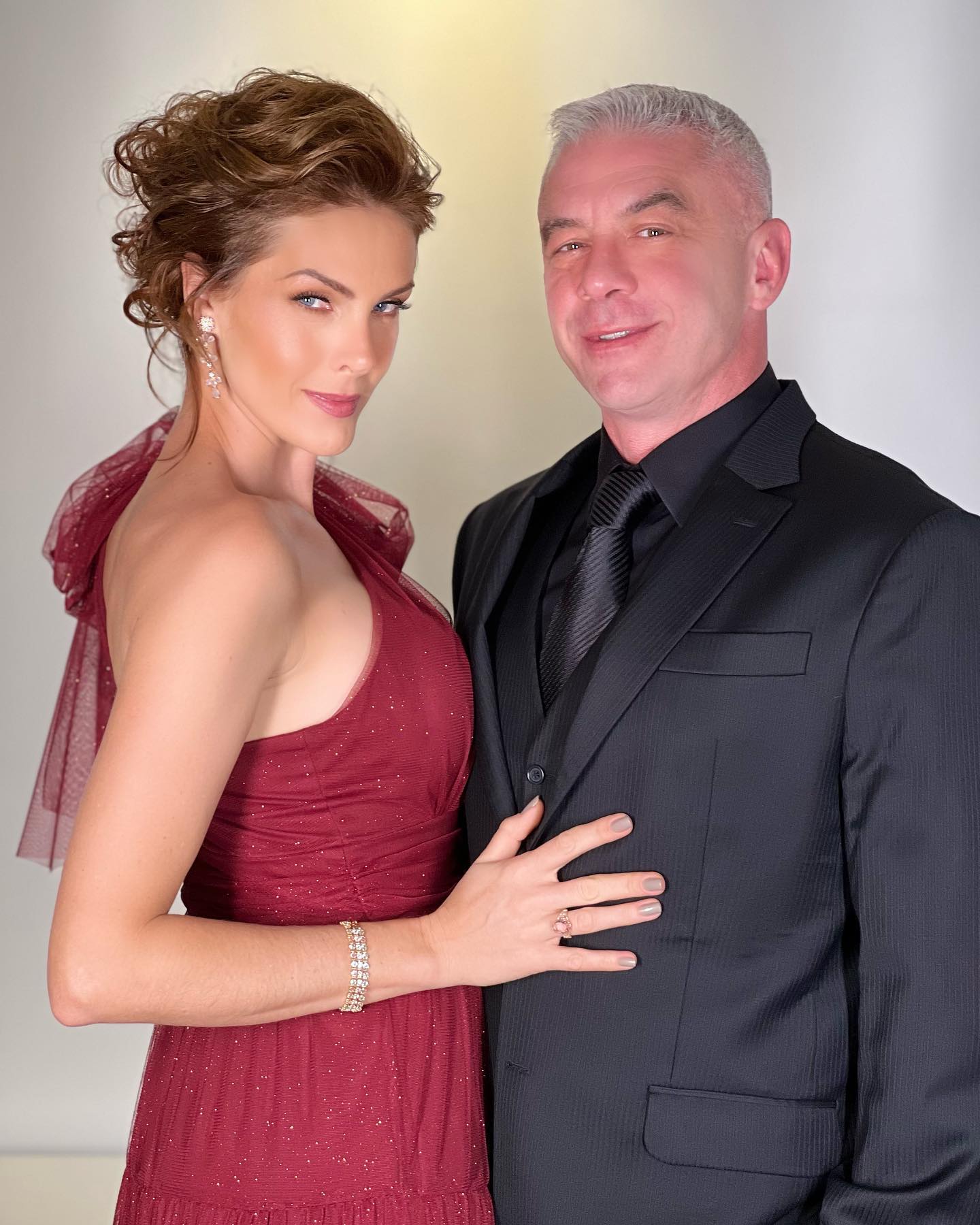 Depois da agressão, Ana Hickmann vai divorciar-se. Marido revela fortuna da apresentadora no processo