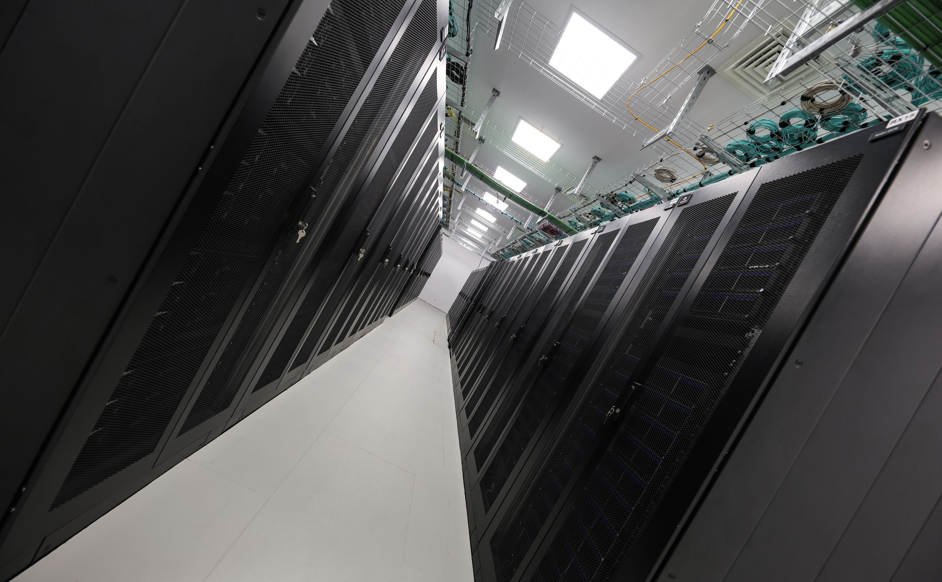 Supercomputador Deucalion teve um investimento de 20 milhões de euros e já está disponível à investigação