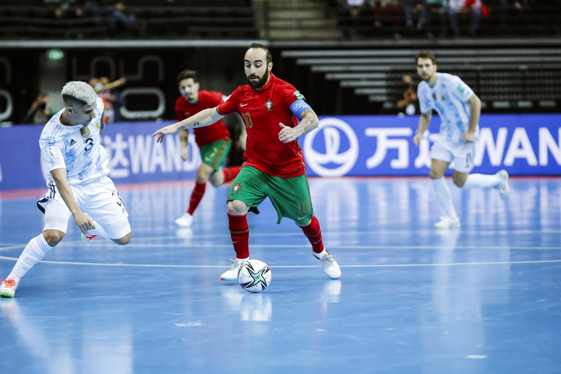 Ricardinho eleito o melhor jogador do Mundial de futsal