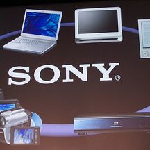 Dos mais simples aos extravagantes, 36 looks que se destacaram nos Globos de Ouro ao longo dos anos