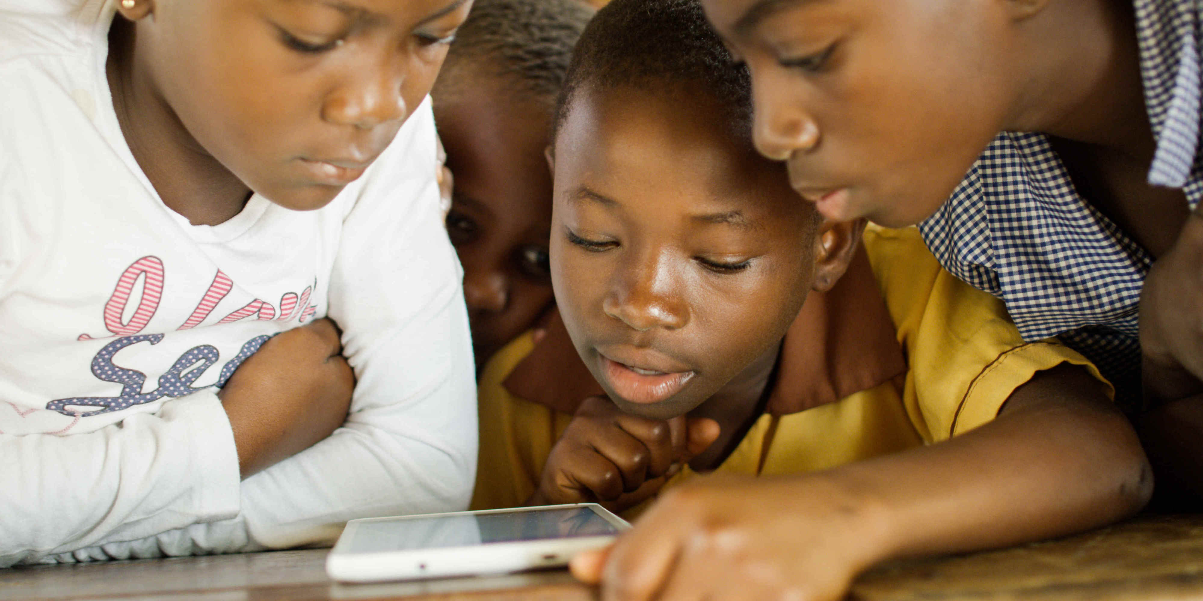 O novo óleo para corpo da Rituals deixa-lhe a pele como seda em segundos (e não suja a roupa)