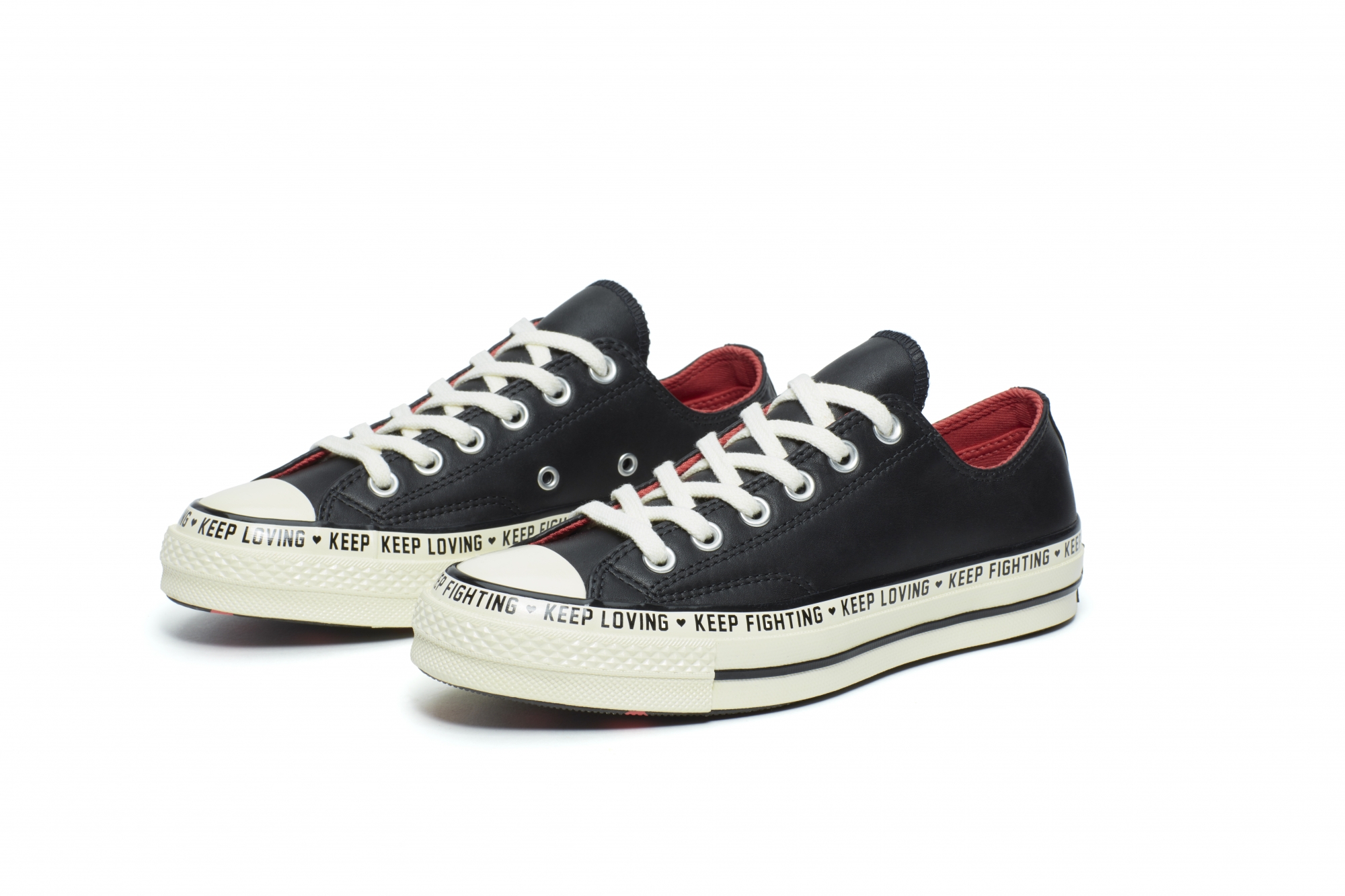 Neste Dia dos Namorados troque os sapatos de salto alto por uns ténis All Star