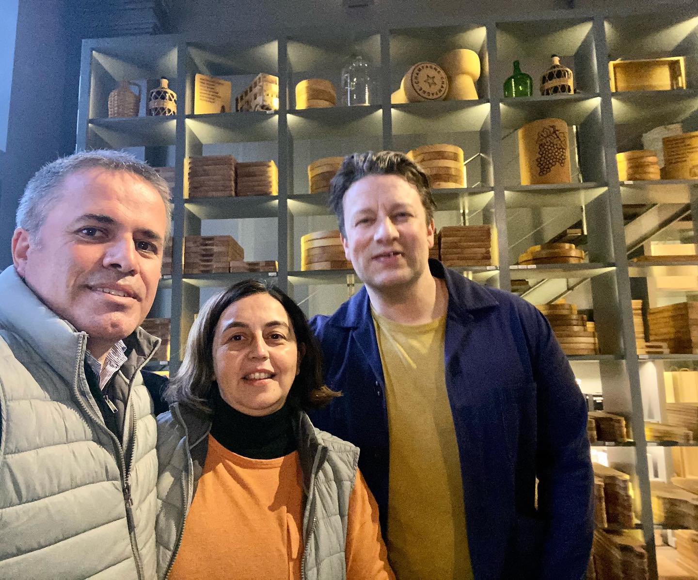 Jamie Oliver está no Porto foi à loja das tábuas que usa (mas só levou “simpatia”)