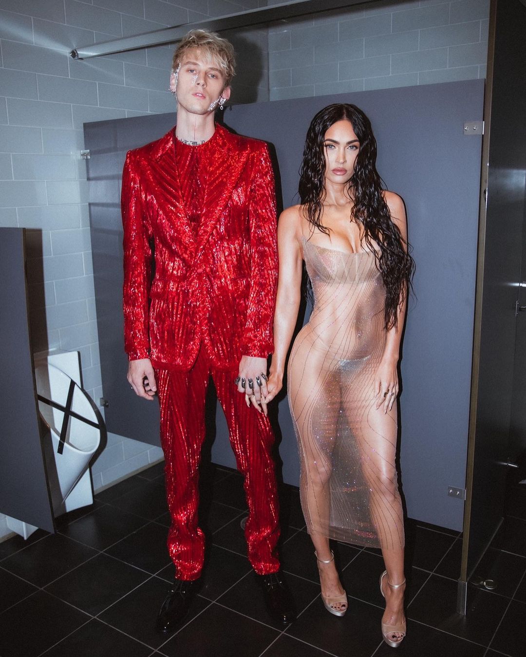 Houve traição? Megan Fox apaga todas as fotografias com o noivo das redes sociais