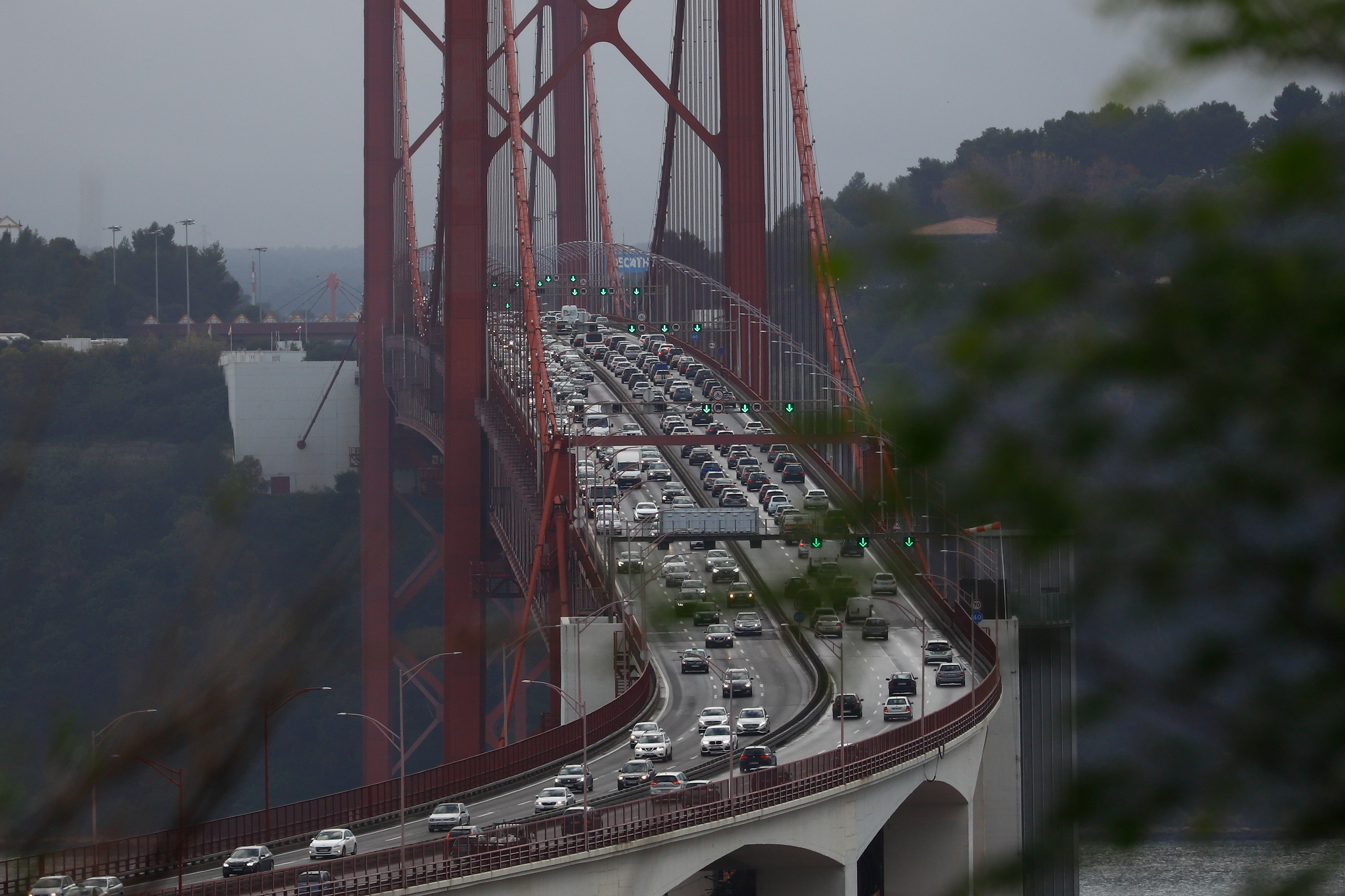 Retomada circulação de comboios na Ponte 25 de Abril