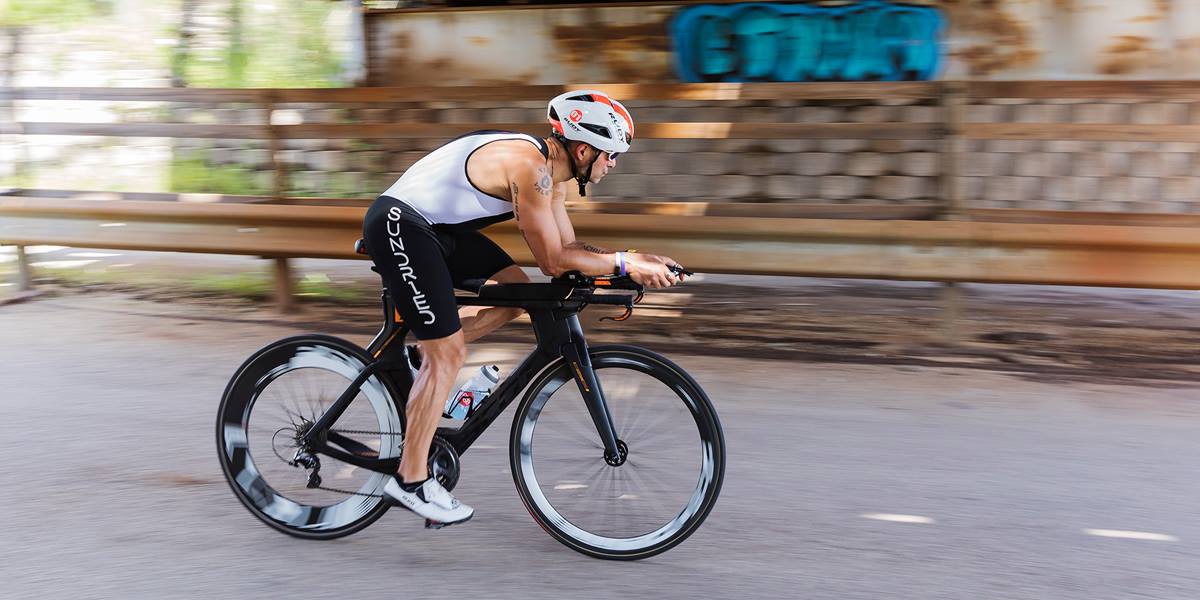 Sundried. Esta roupa de desporto é feita de café e garrafas de plástico