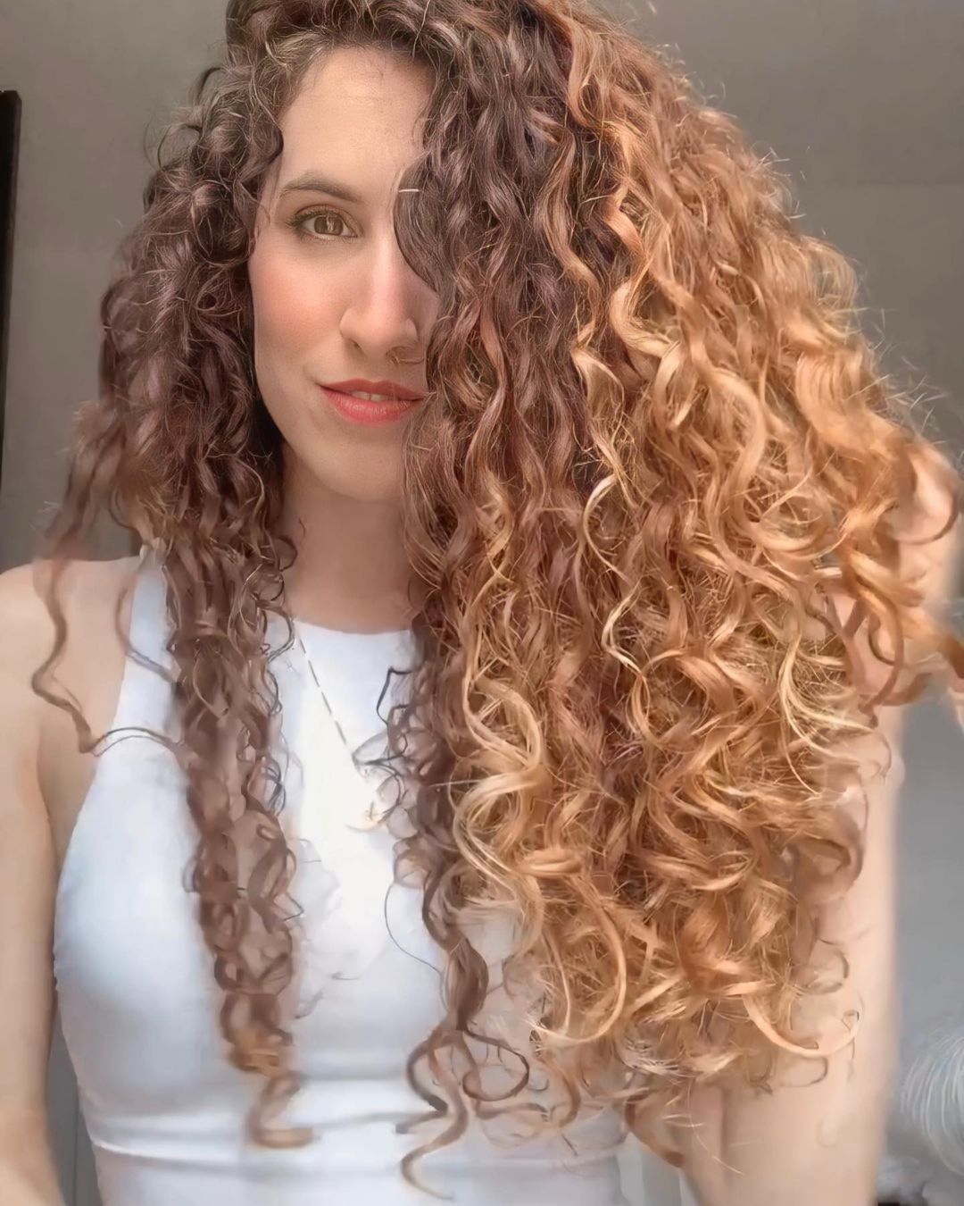 Marta Teixeira, a rainha dos caracóis no Instagram, revela os segredos para um cabelo natural e saudável