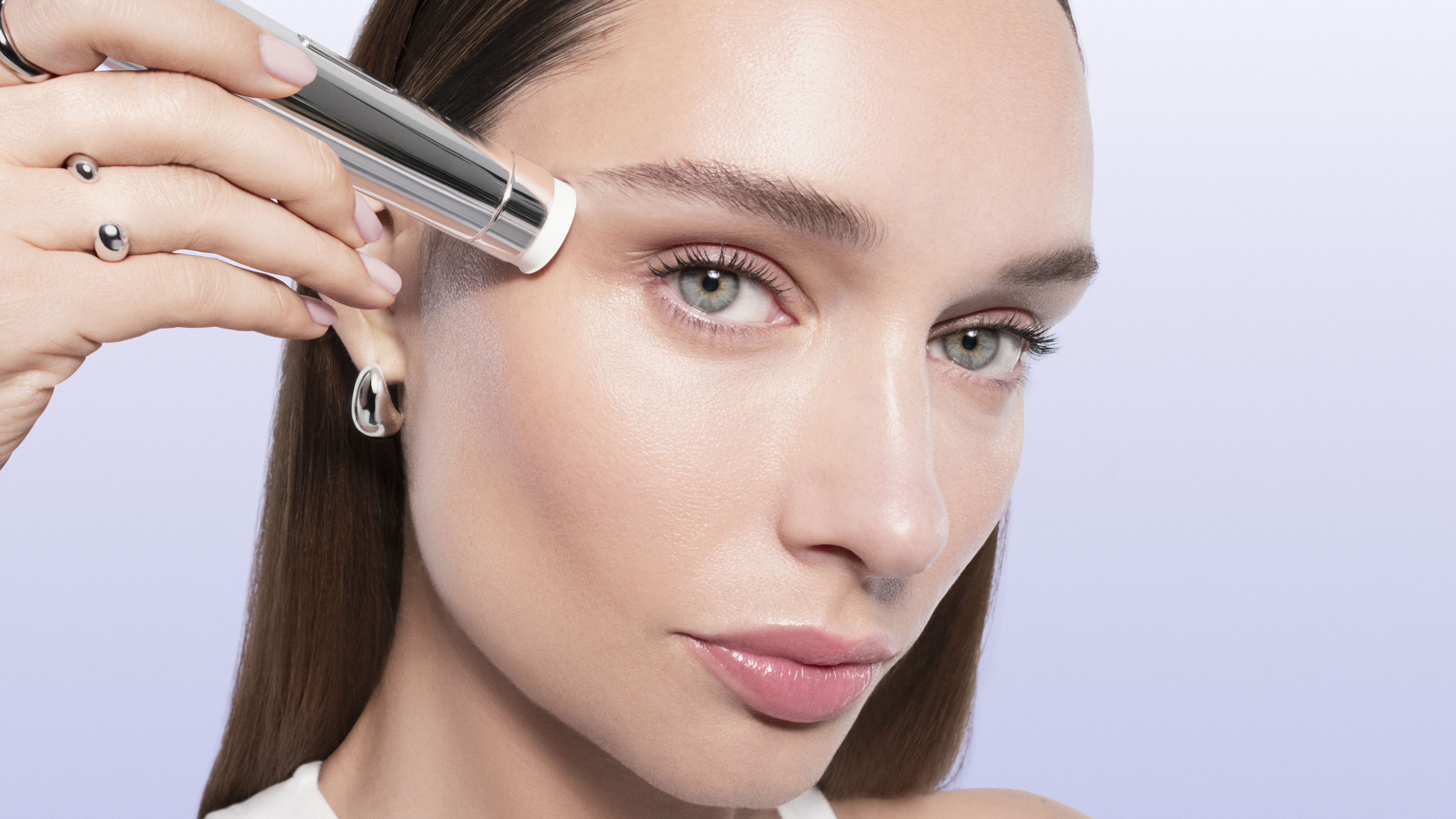 Fomos experimentar o novo gadget da Lancôme, que promete tratar as rugas mais chatas. Funciona?