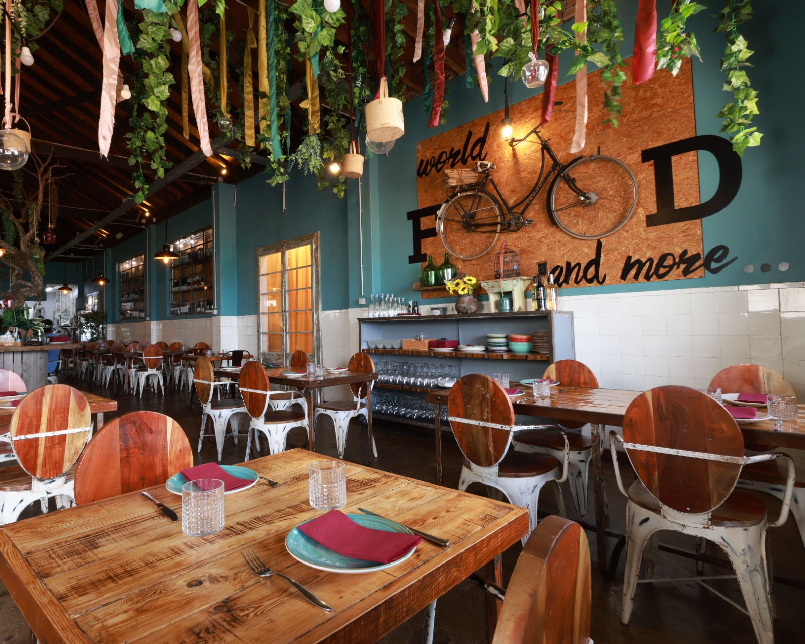 Mundet Factory. Aqui, os almoços de sexta-feira passaram a ter samba e feijoada brasileira