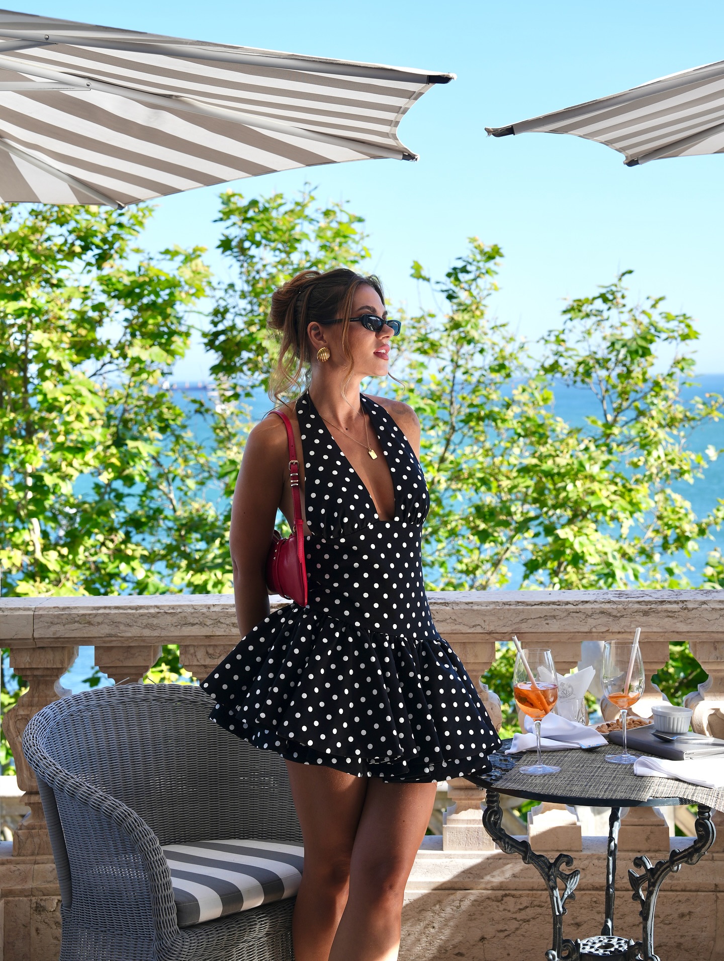 O vestido às bolinhas (que também é macacão) de Liliana Filipa é um sonho de verão, mas está a esgotar