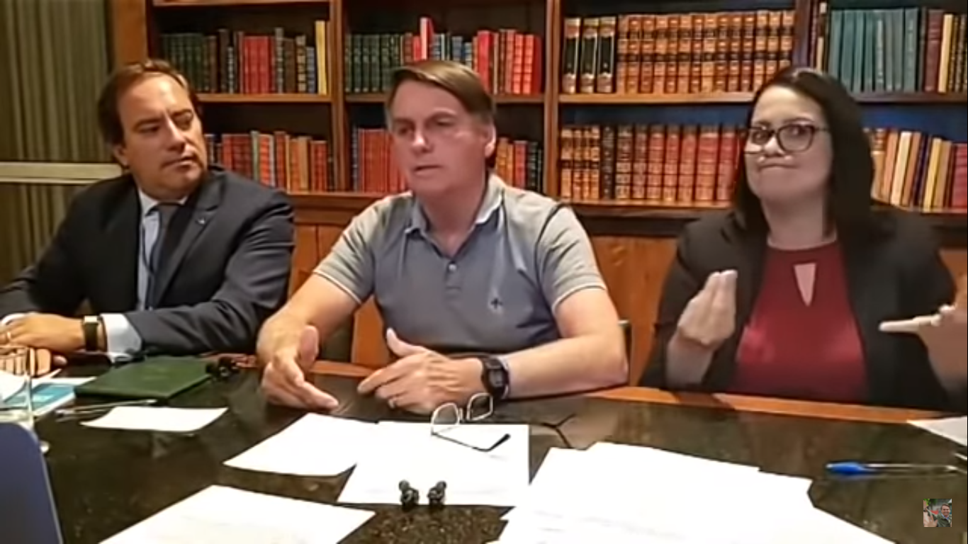 Bolsonaro nega eficácia das máscaras. “Começam a aparecer efeitos colaterais”