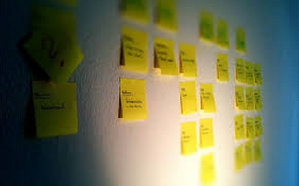 Novo livro acusa Harry de agredir o tio e de o deixar com o nariz ensanguentado. Príncipe já respondeu