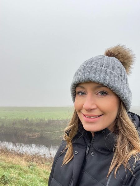 Corpo de Nicola Bulley encontrado no rio após 3 semanas de buscas. Causas da morte estão por apurar