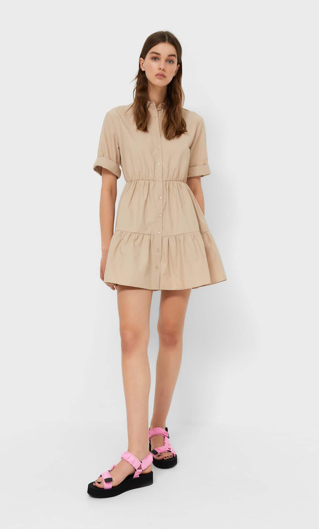 De calças a vestidos. 15 peças que provam que o bege não tem de ser aborrecido