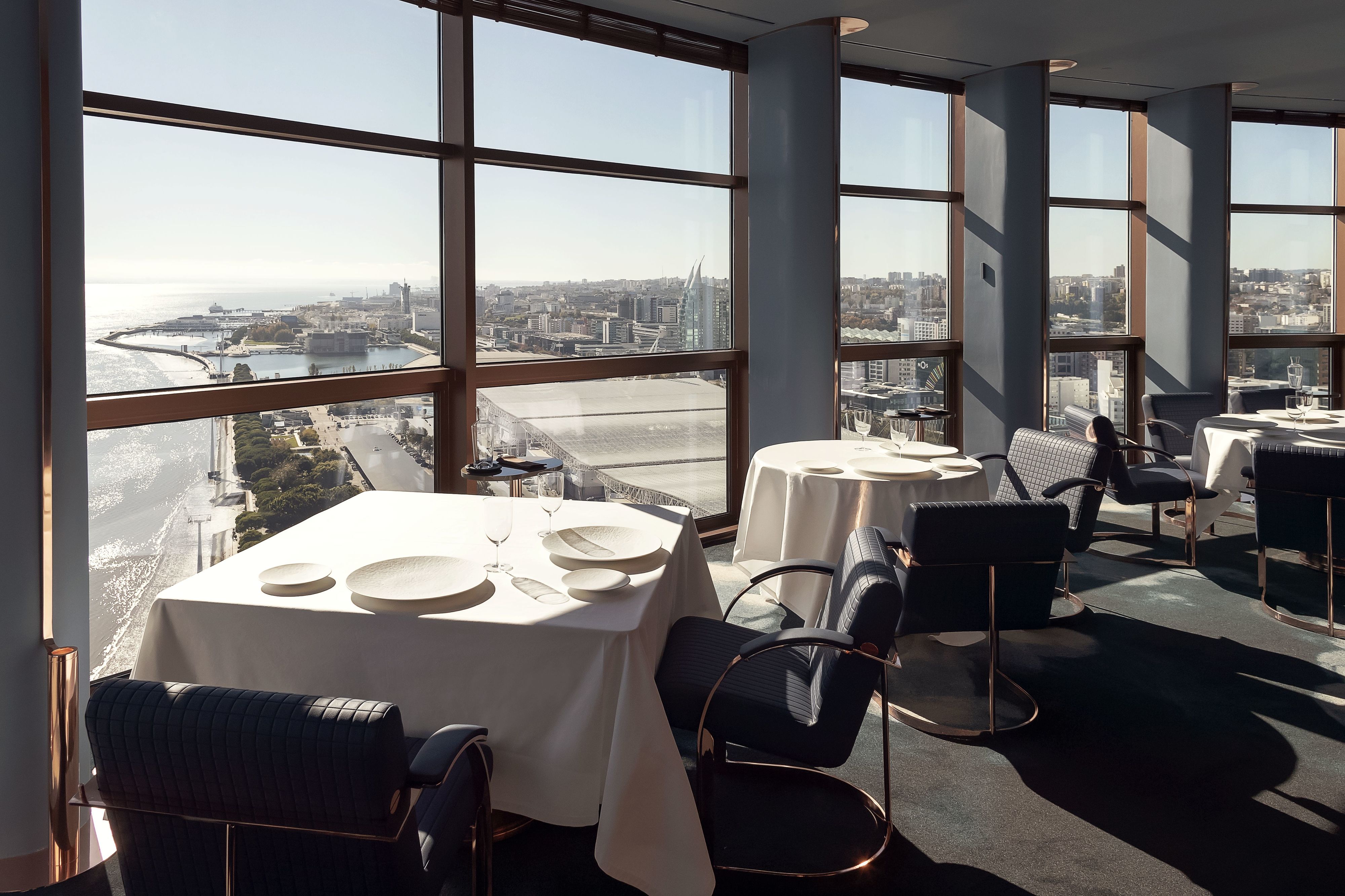 120 metros de altura e 50 segundos de elevador. É o que o separa da melhor refeição da sua vida