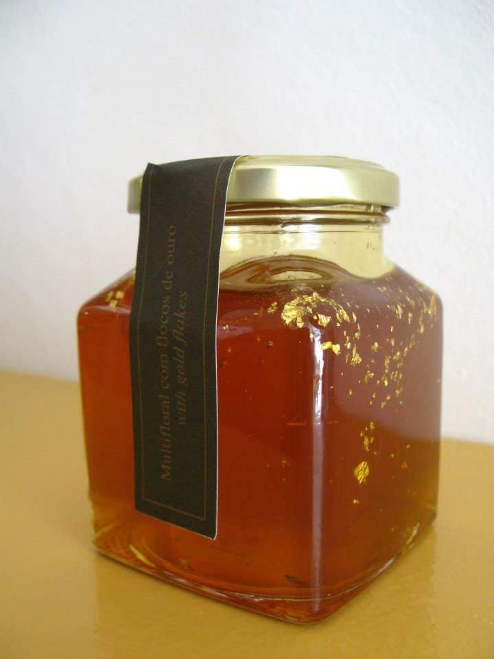 Sinta-se a rainha das abelhas ao provar este mel biológico com ouro comestível de 24 quilates