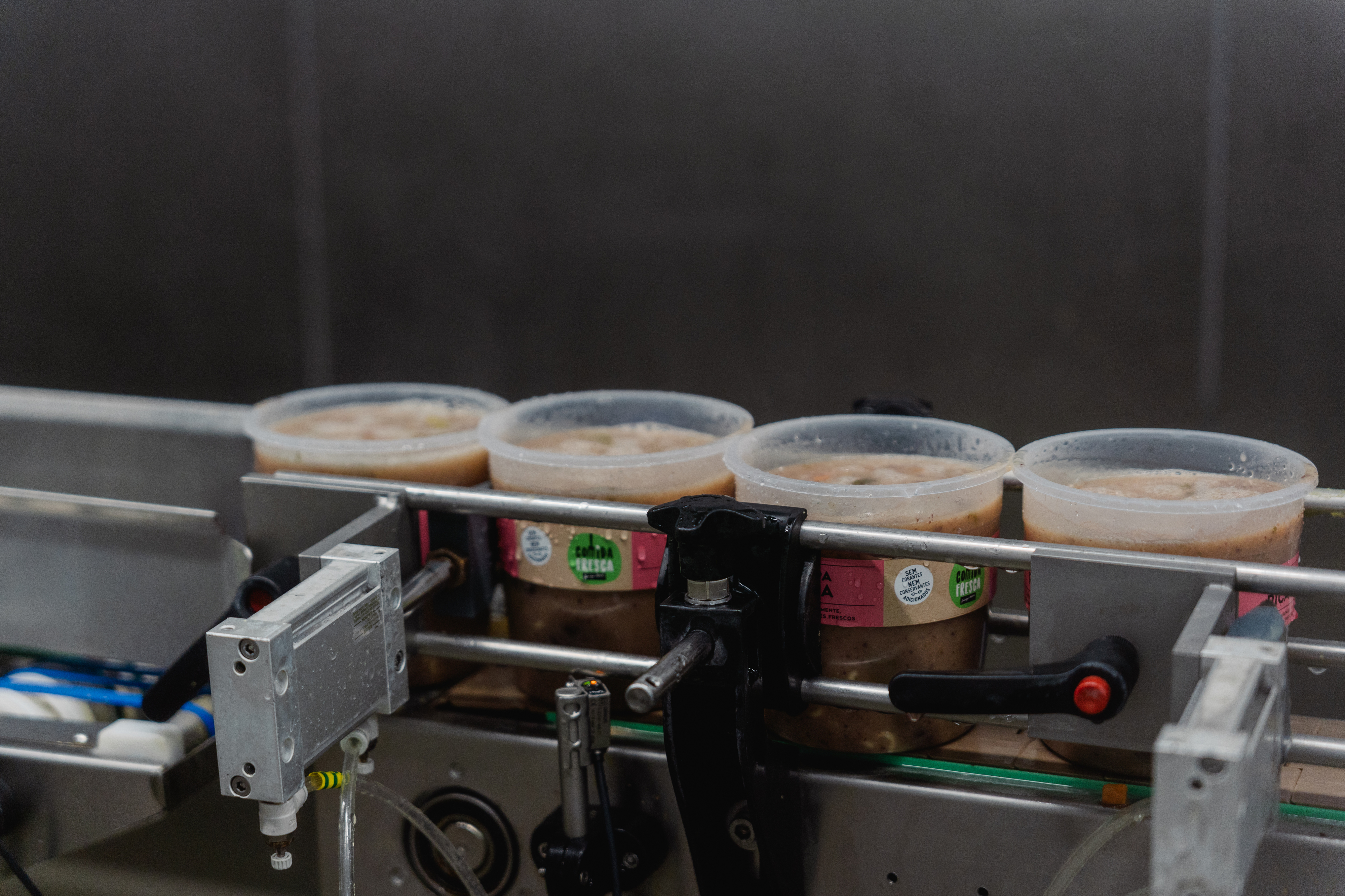 Como é feita a comida do Pingo Doce? Fomos visitar a cozinha onde tudo acontece