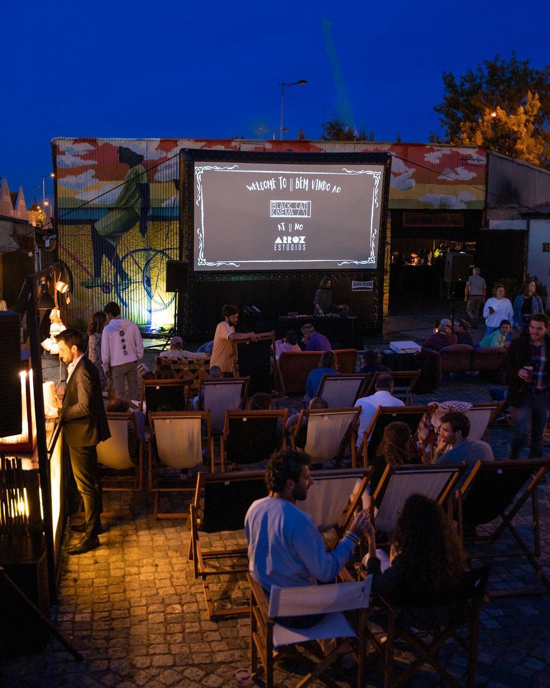 Esqueça as salas dos centros comerciais. Cinema no verão é no Beato (e com gatos pretos à mistura)