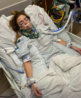 Tiktoker acorda de cirurgia amarrada e sem conseguir falar ou andar. “Estava a viver um pesadelo”