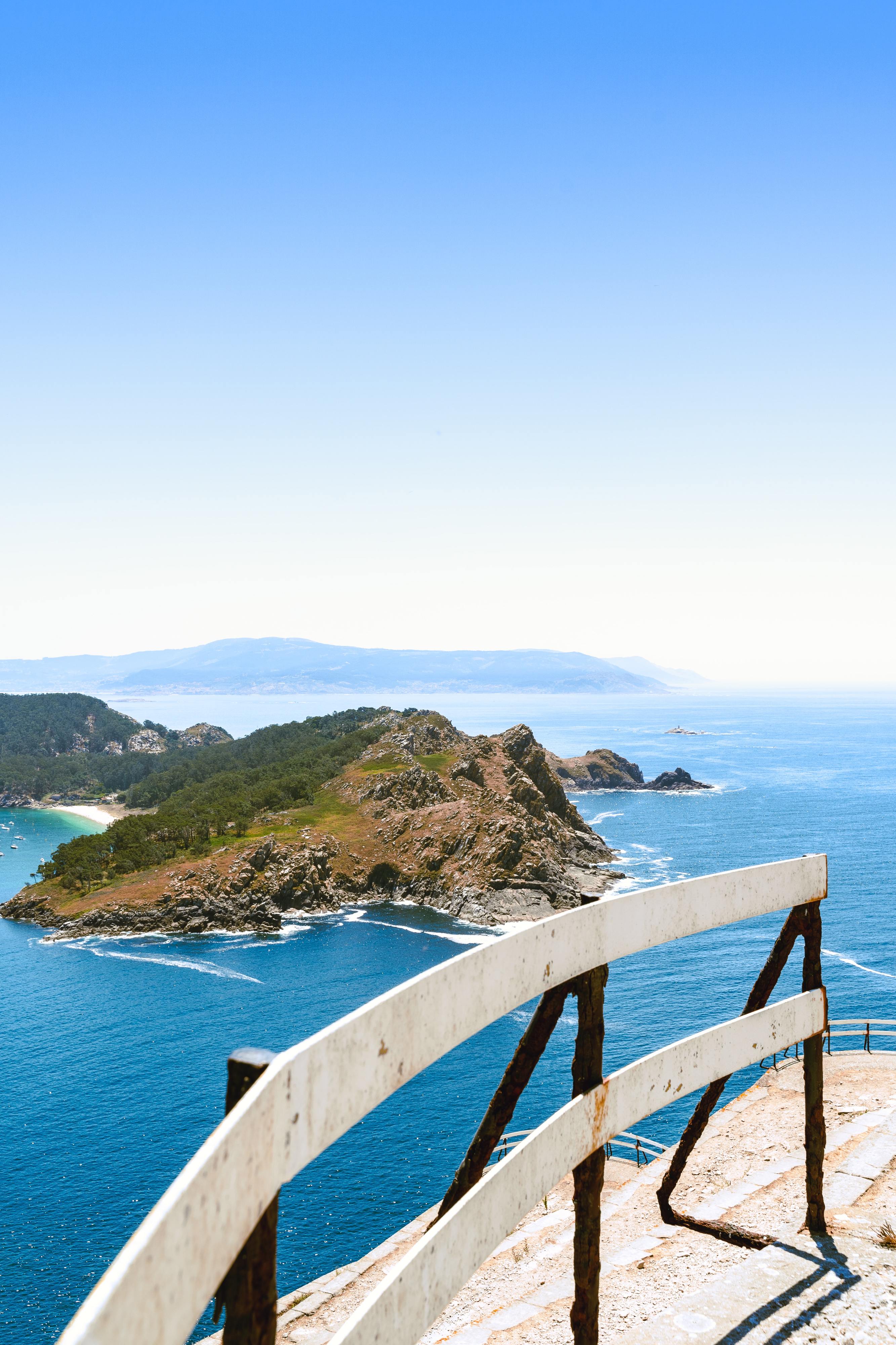Teme o caos nos aeroportos? Temos um roteiro pela costa de Espanha com praia, boa comida e história