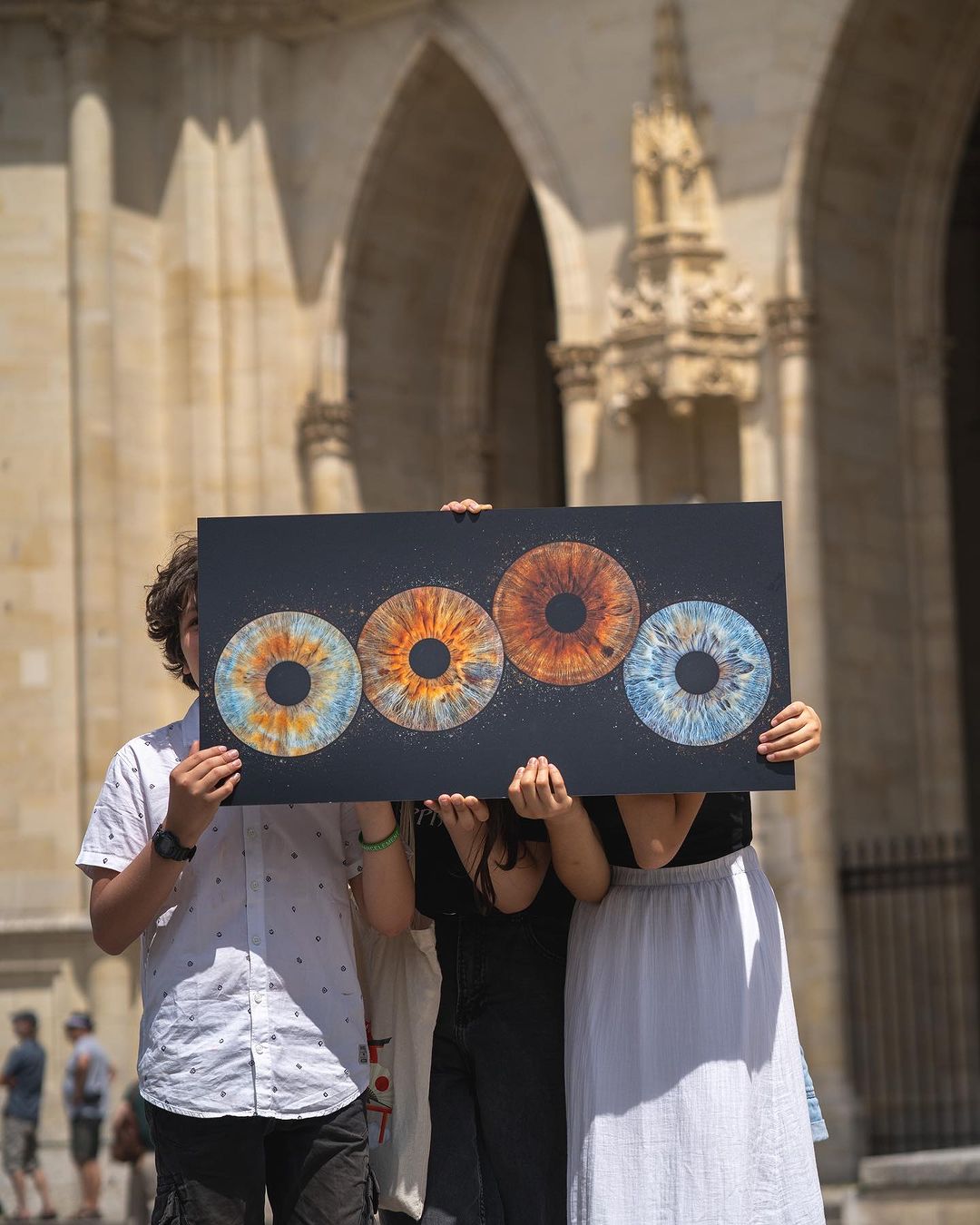 O seu olho pode ser uma obra de arte. A tendência viral no TikTok já chegou a Portugal