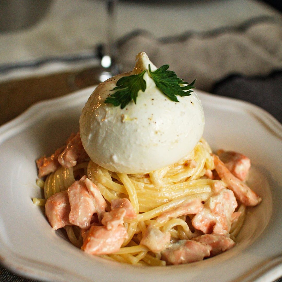 Abriu em Lisboa um restaurante onde há burrata da entrada à sobremesa