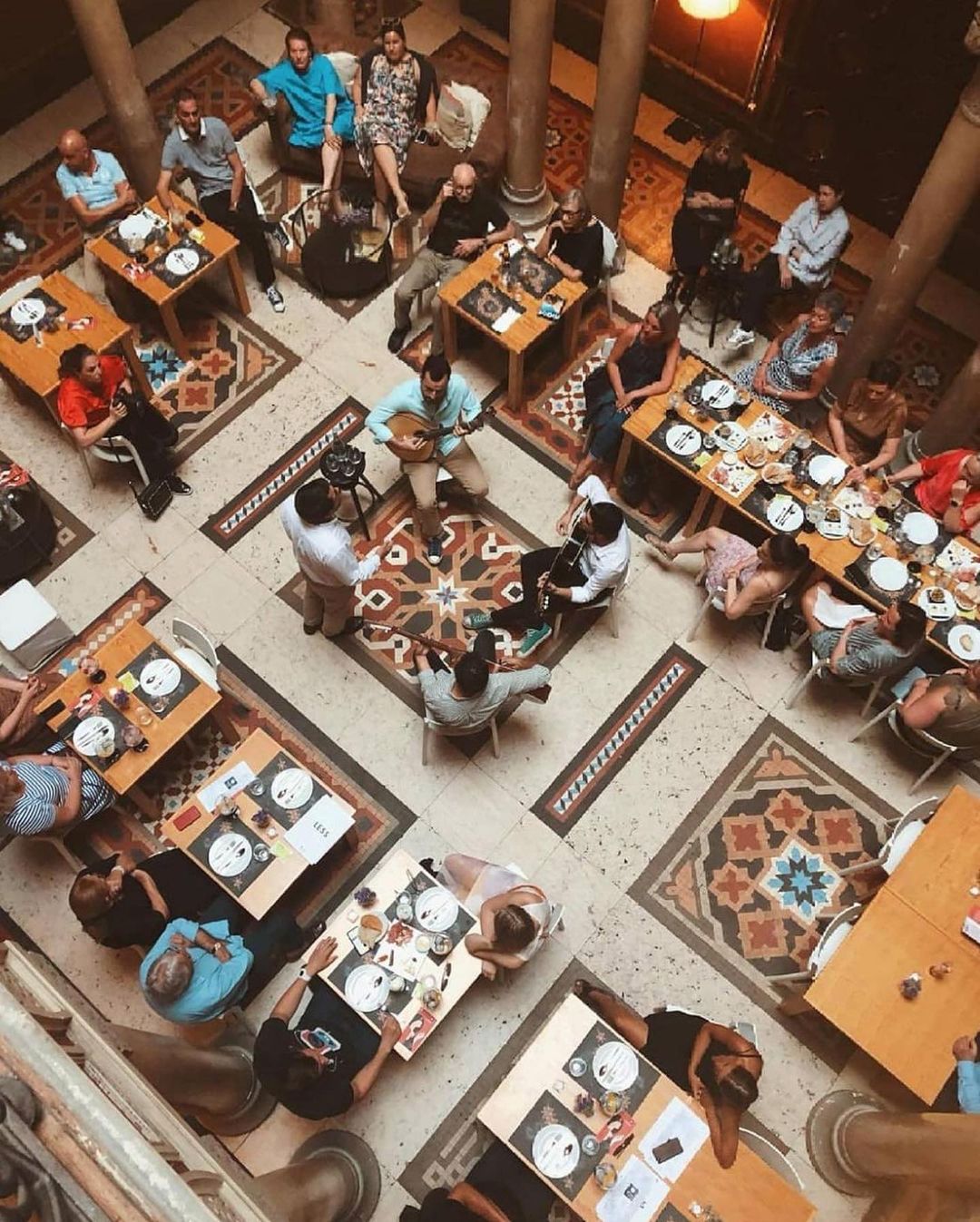 5 programas de fim de semana: do eyeliner no ponto a comer panquecas a fotos divertidas com cães