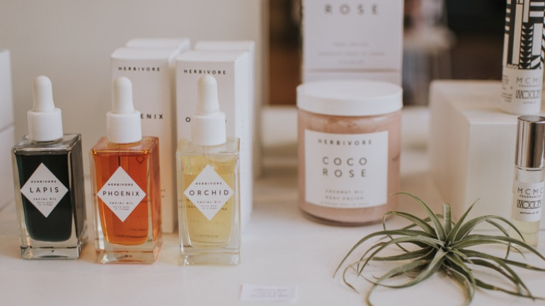 13 cremes hidratantes e óleos corporais ideias para tratar da cara e do corpo no inverno