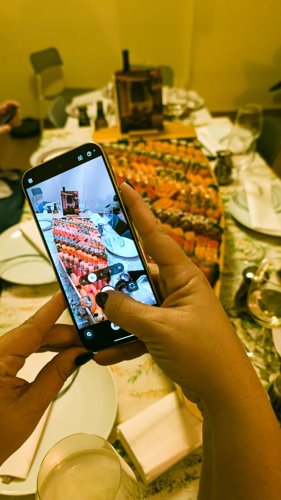 Os barcos de sushi do Arigato são deliciosos, instagramáveis e não lhe arruínam a carteira. Saiba tudo