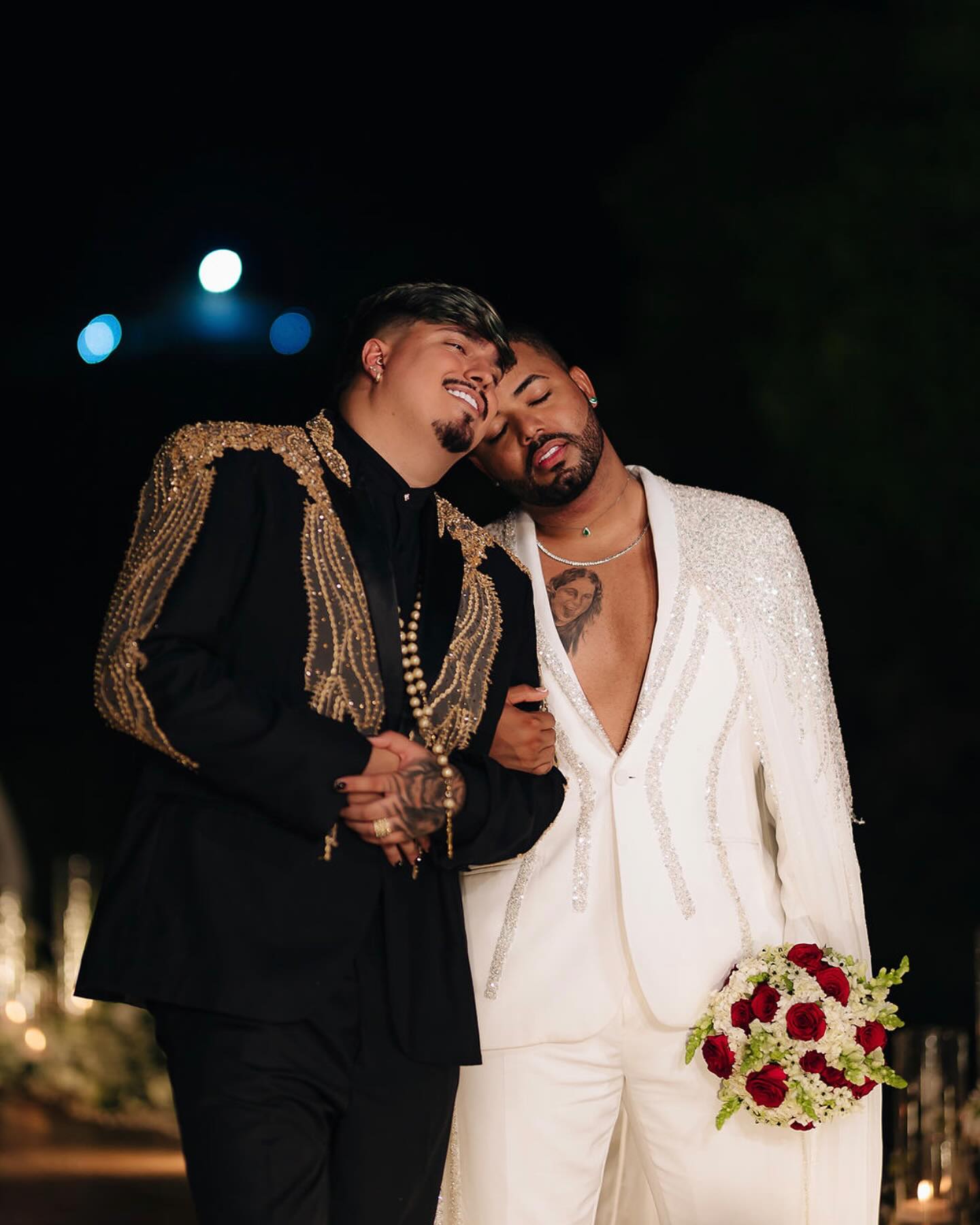 Casal de influencers enviou iPhones 15 como convite de casamento. Quase ninguém apareceu na cerimónia