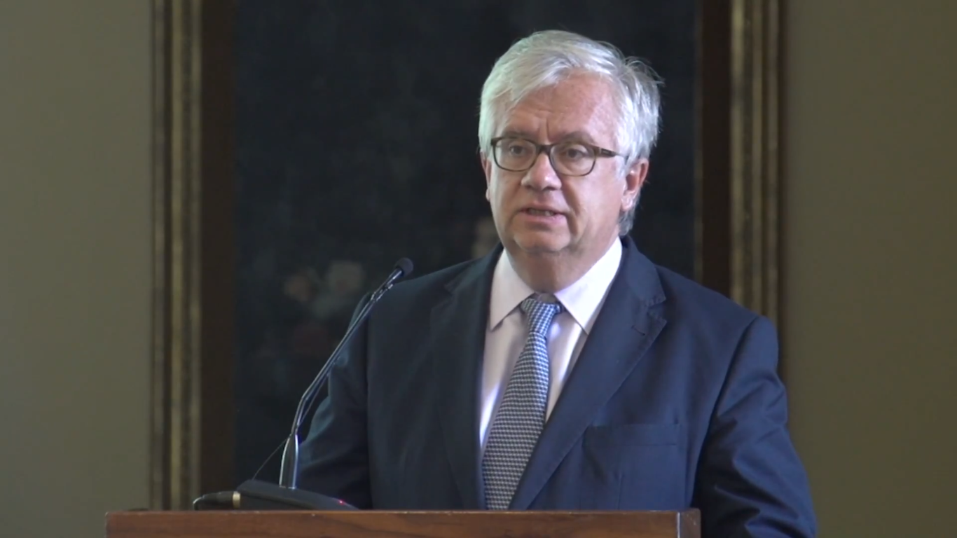 Governo admite eleições autárquicas em dois fins de semana