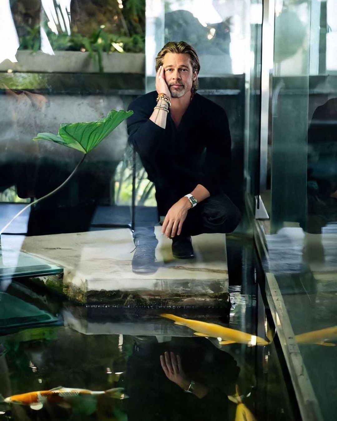 Brad Pitt supera divórcio e vai de férias com nova namorada