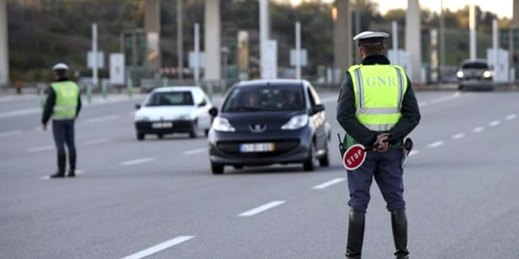 Operação “Viajar sem Pressa”: GNR e PSP começam hoje controle e sensibilização de velocidade na estrada