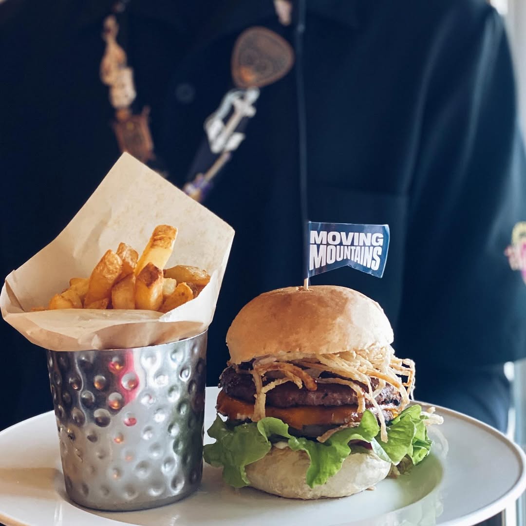 Hard Rock Cafe Lisboa tem novidades para 2025 e pratos amigos da carteira (mas não por muito tempo)