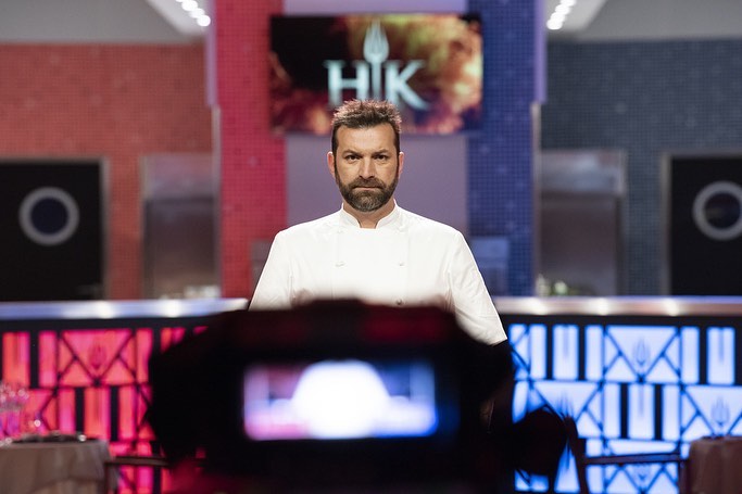 Ex-concorrente de “Hell’s Kitchen” diz que Ljubomir lhe ofereceu a vitória caso fizesse sexo com ele. Chef desmente