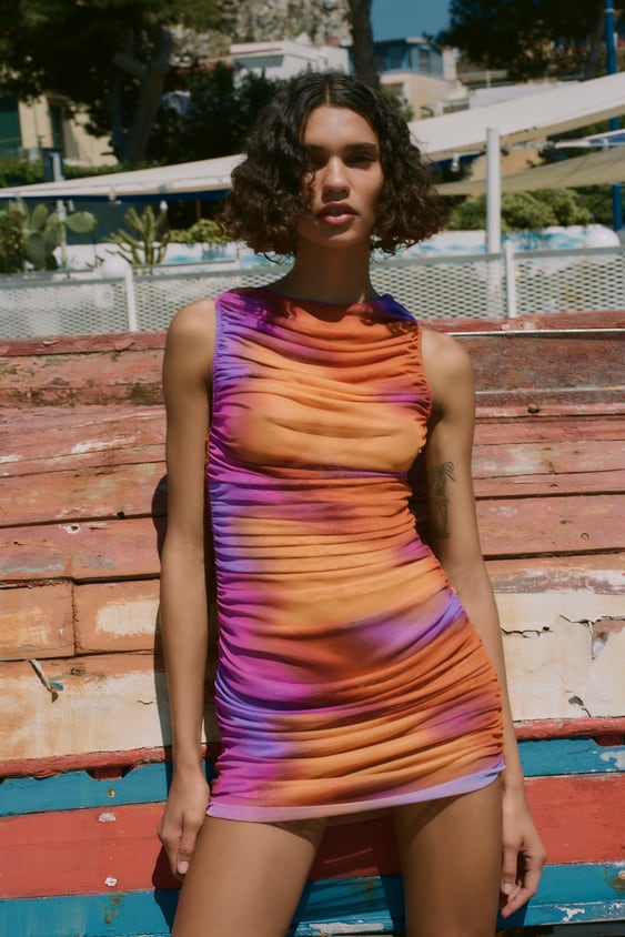 Nada melhor do que um vestido para aguentar os dias mais quentes. Espreite estas 20 sugestões (desde 5,99€)