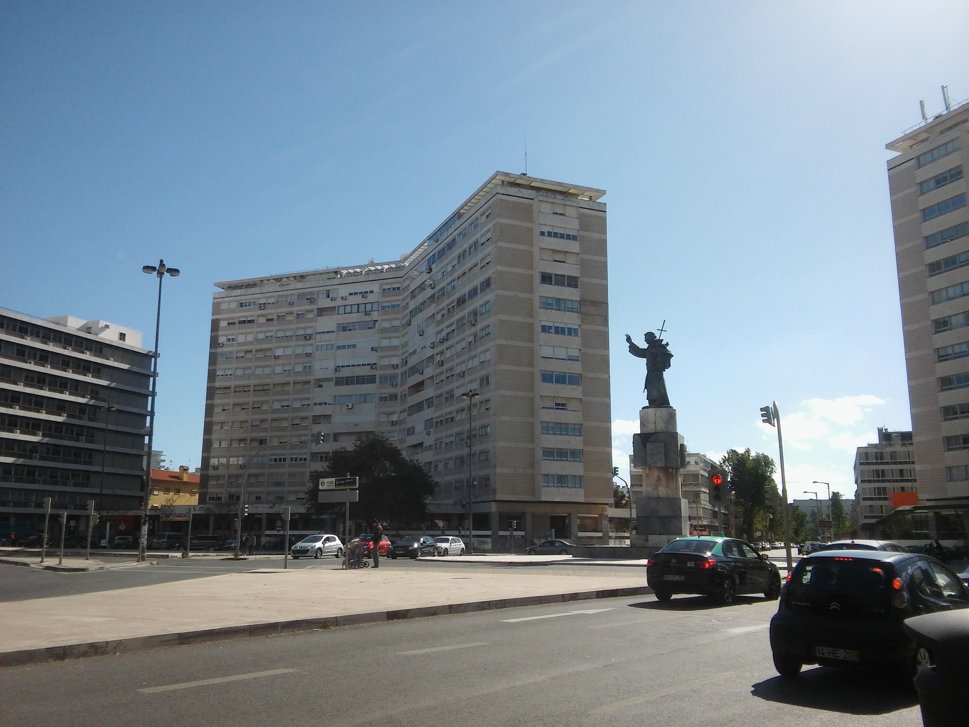 Jovem de 15 anos morto com 6 facadas no bairro de Alvalade, depois de combinar luta com rapaz de 14