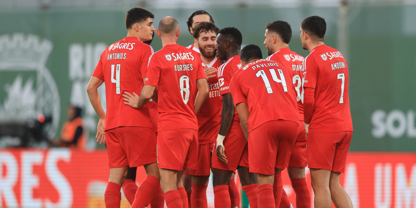 Benfica sofre para vencer em Vila do Conde e mantém perseguição à liderança da I Liga