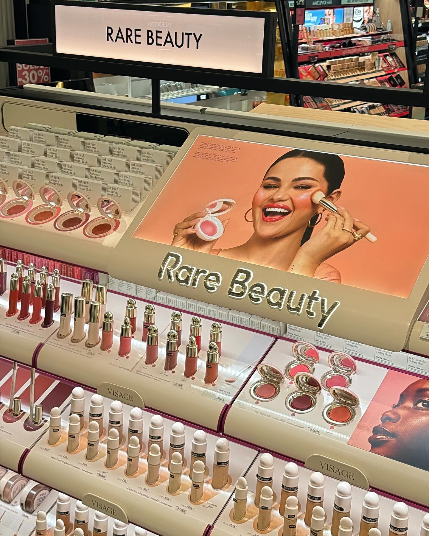 A marca viral de beleza de Selena Gomez tem novos produtos — e já estamos apaixonados