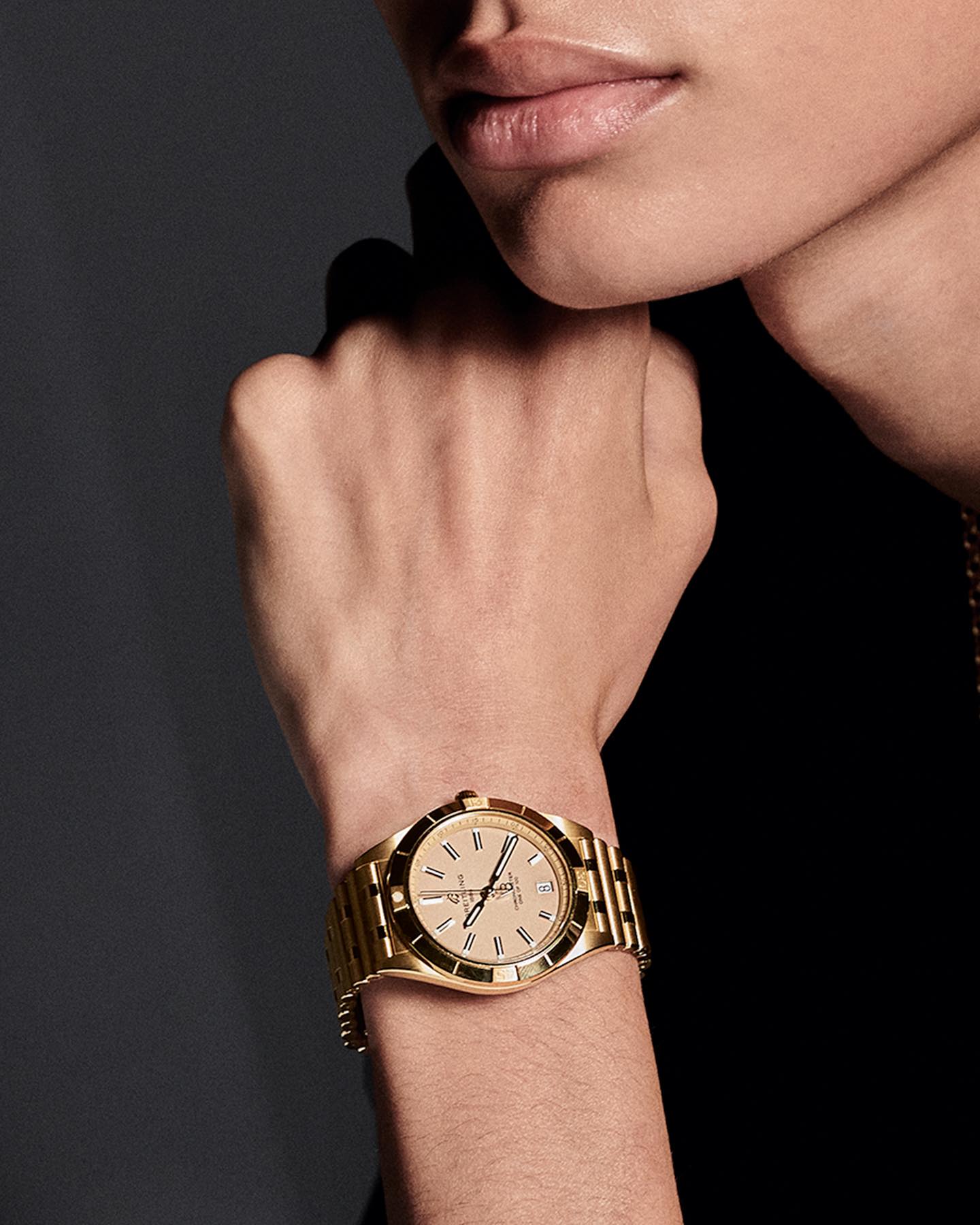 Victoria Beckham une-se a marca de relógios de luxo para coleção limitada. Preços chegam quase aos 30 mil euros