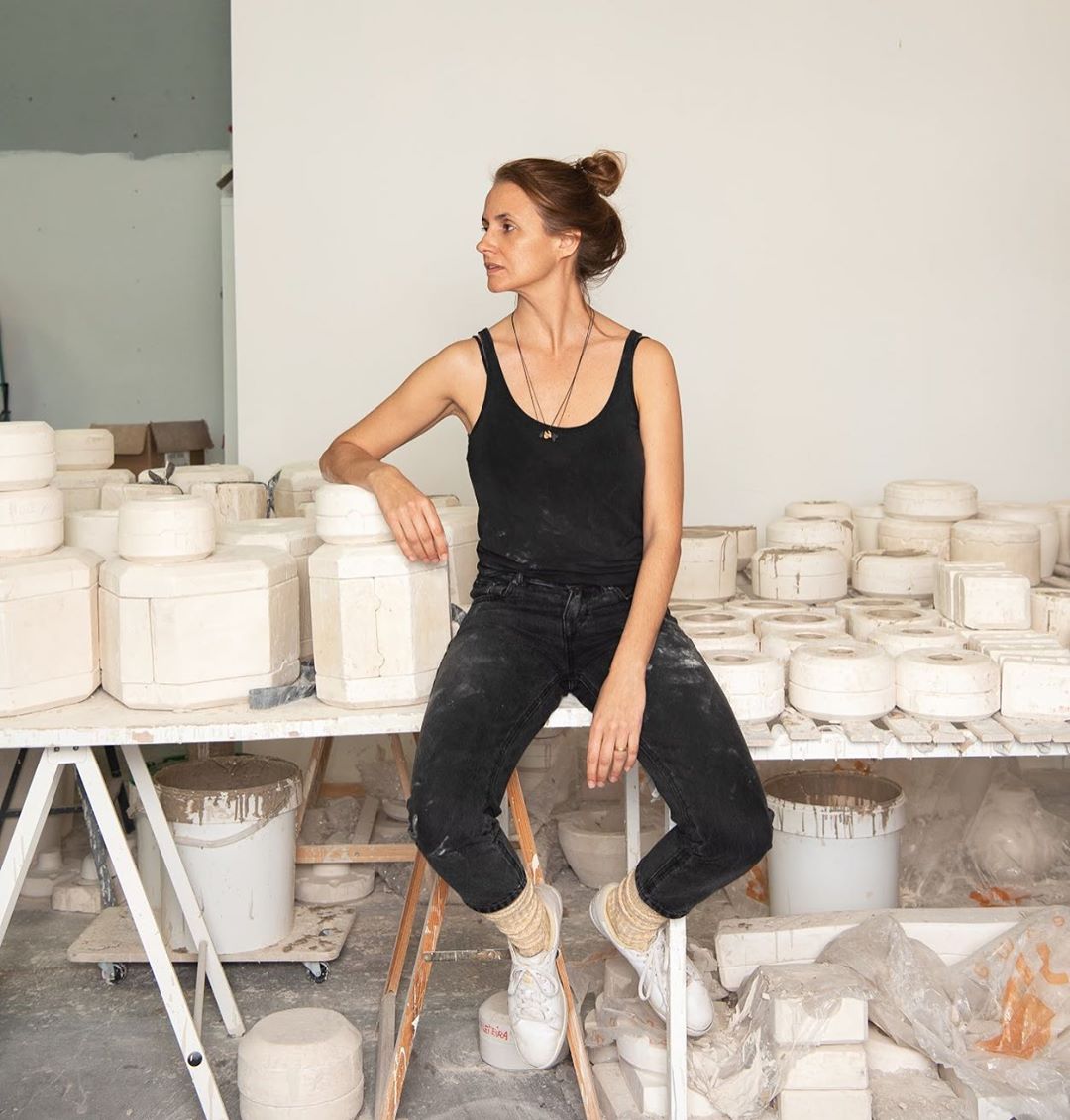 TVI dá a mão à viúva de Pedro Lima e quer comprar-lhes peças de cerâmica e murais para usar em novelas