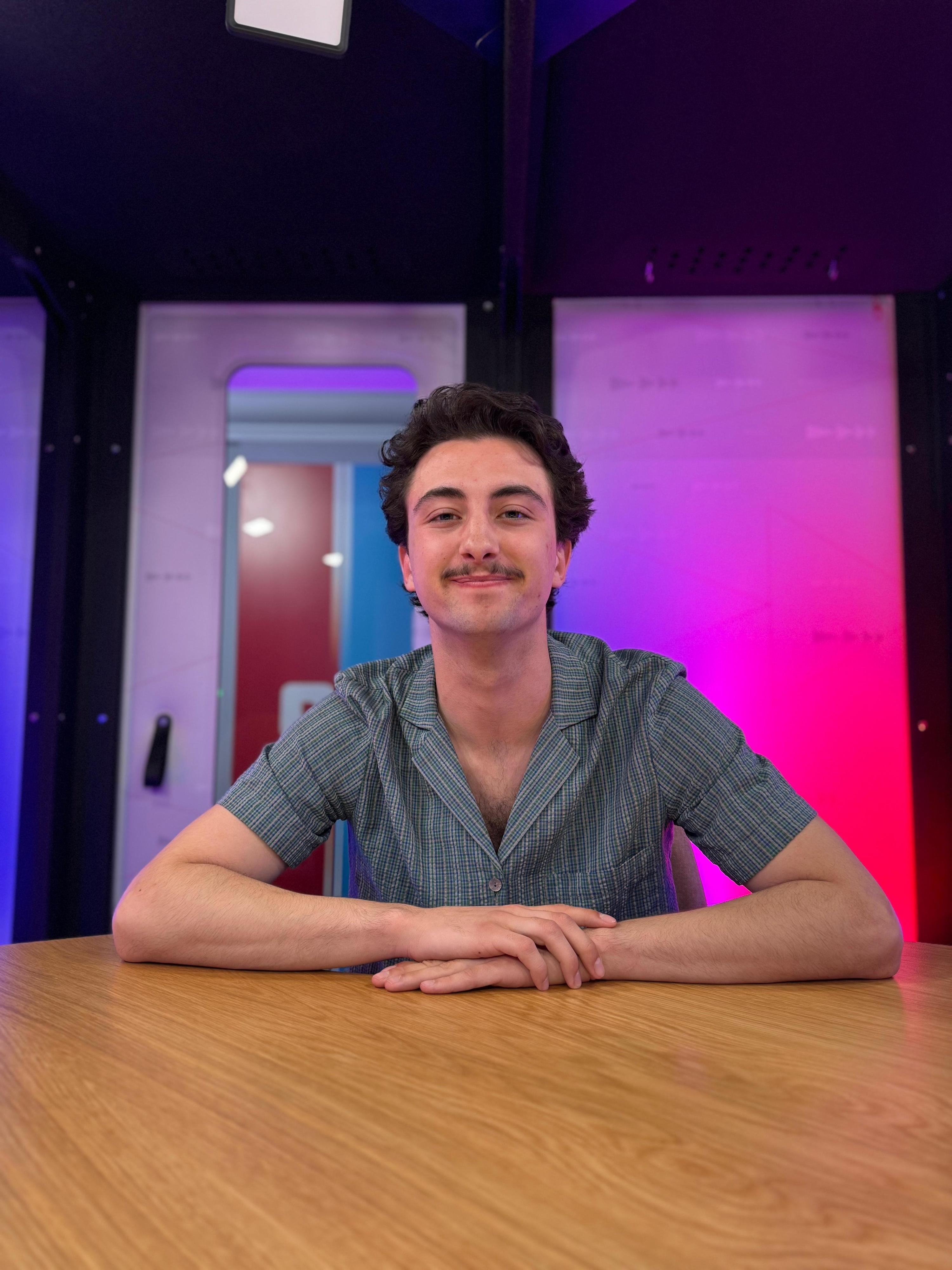 “Curto Circuito” tem novo apresentador (e é um humorista). Saiba de quem se trata