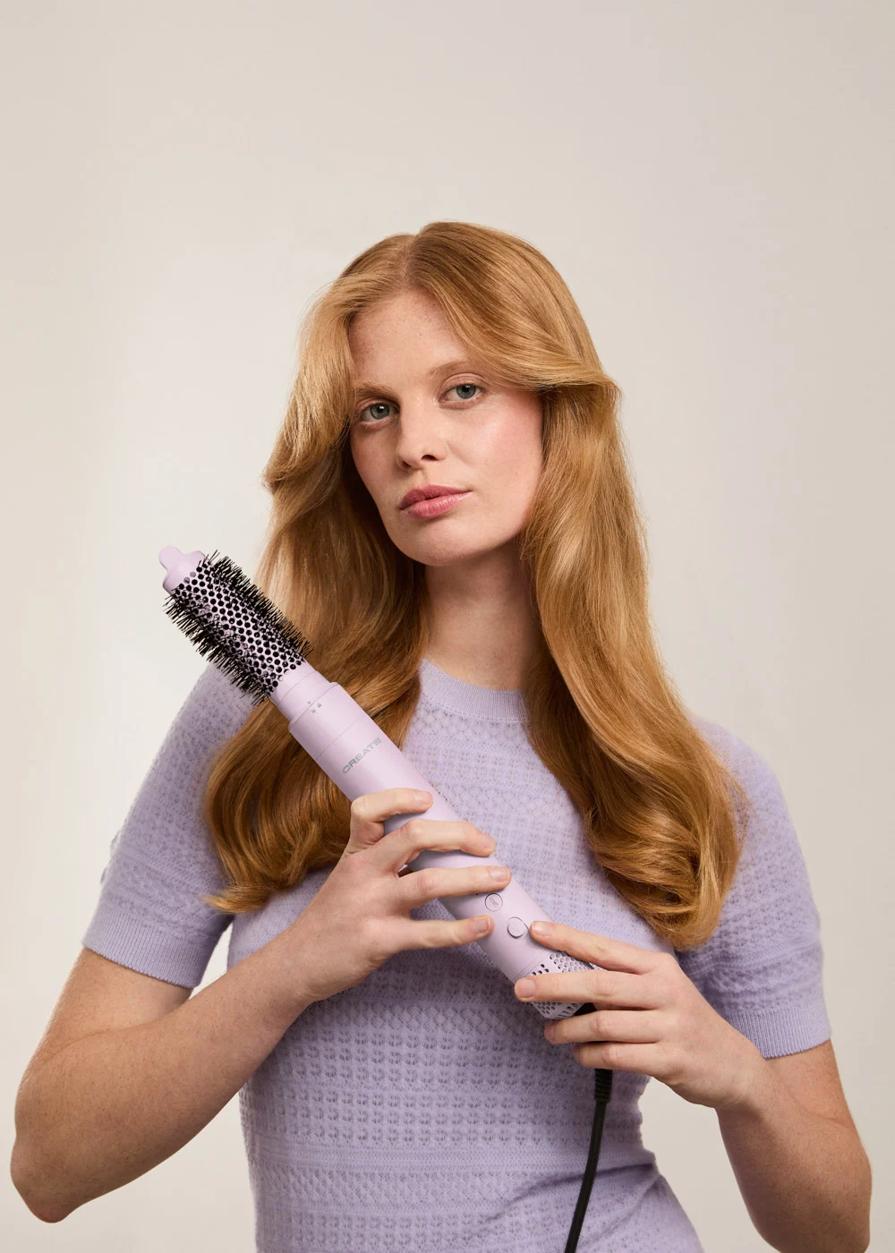 Tudo em 1. Este novo modelador cria ondas, estica o cabelo e define caracóis. Saiba quanto custa