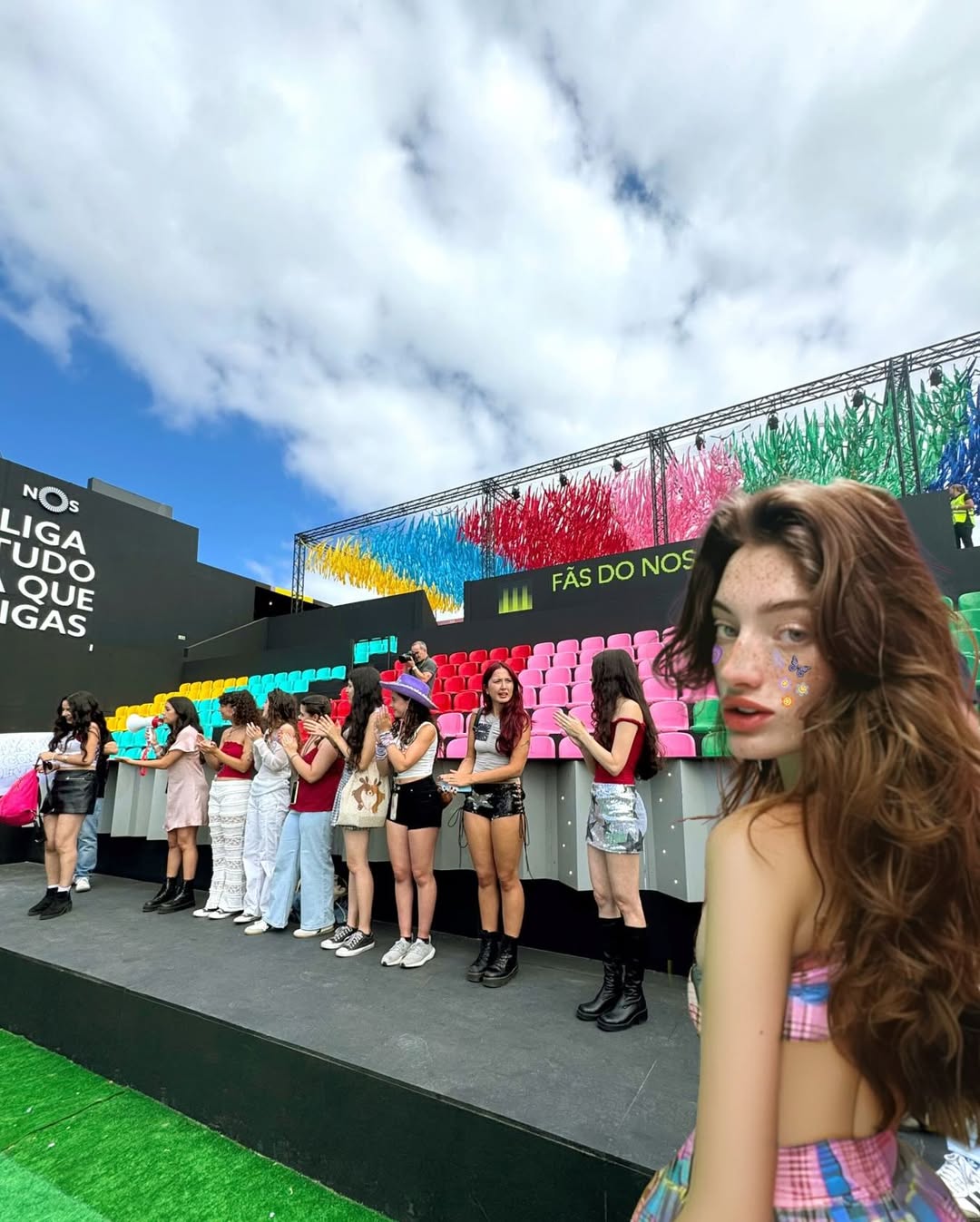 Fomos descobrir o que se passa na zona VIP do NOS Alive (e há maquilhagem na casa de banho)