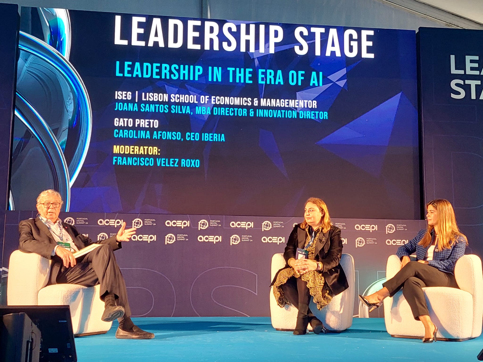 Entre o líder canalizador e o líder poeta é preciso misturar os dois