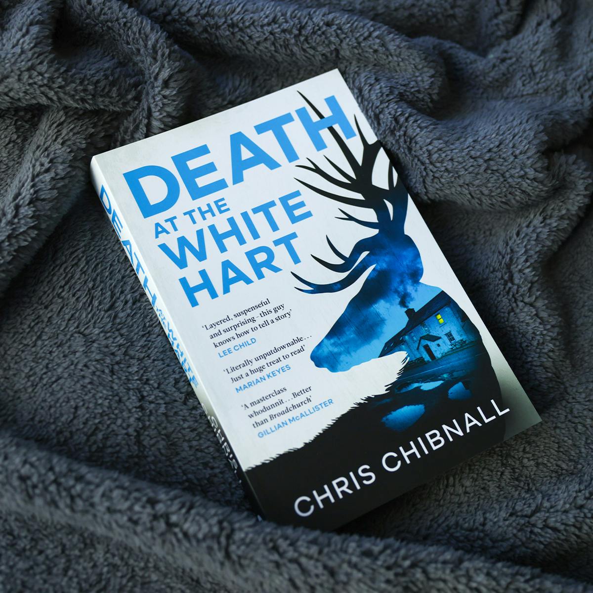 “Morte no White Hart Pub” é o novo thriller psicológico que o vai prender do início ao fim. Saiba quem o escreveu